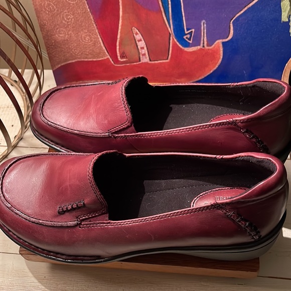 Clarks - Picture 3 of 4